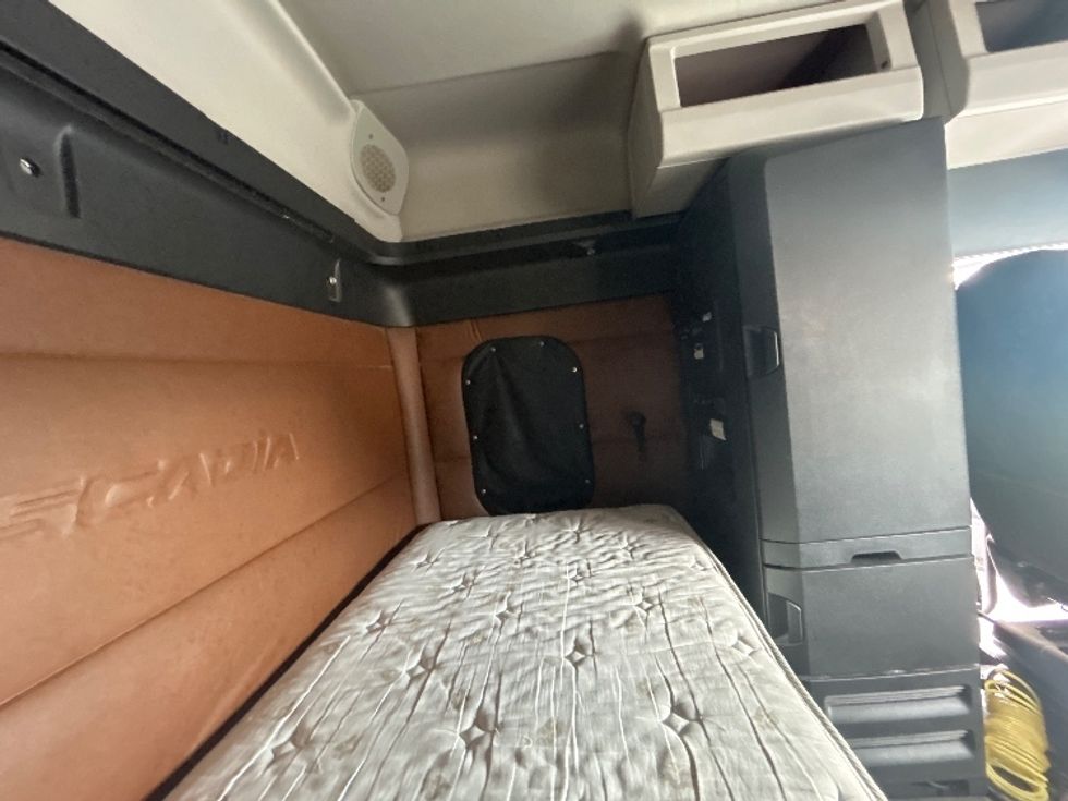 Sleeper Tractor-Heavy Duty Tractors-Freightliner-2021-T12664ST-Lowell-AR-507,521\n\t\tmiles-$ 56,750 - Image 17