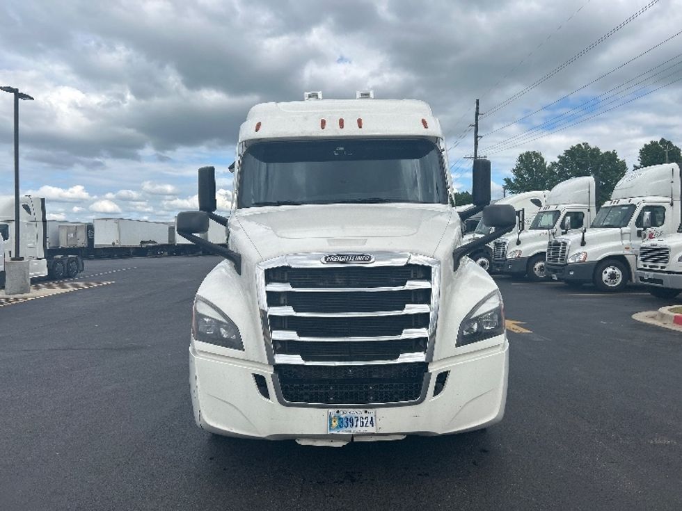 Sleeper Tractor-Heavy Duty Tractors-Freightliner-2021-T12664ST-Lowell-AR-507,521\n\t\tmiles-$ 56,750 - Image 2