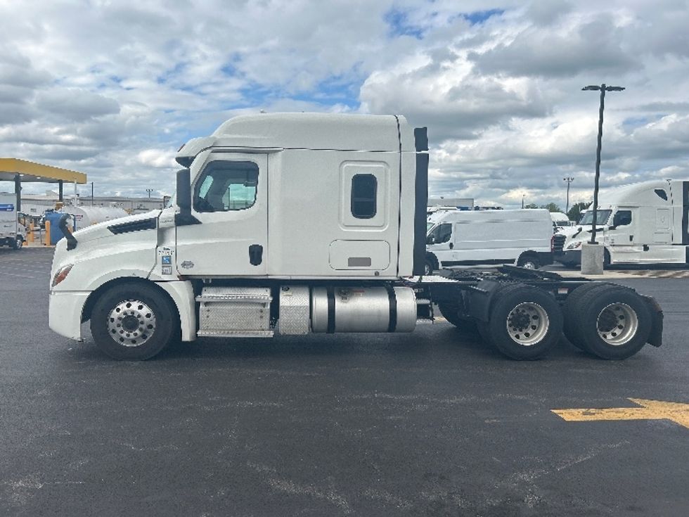 Sleeper Tractor-Heavy Duty Tractors-Freightliner-2021-T12664ST-Lowell-AR-507,521\n\t\tmiles-$ 56,750 - Image 4