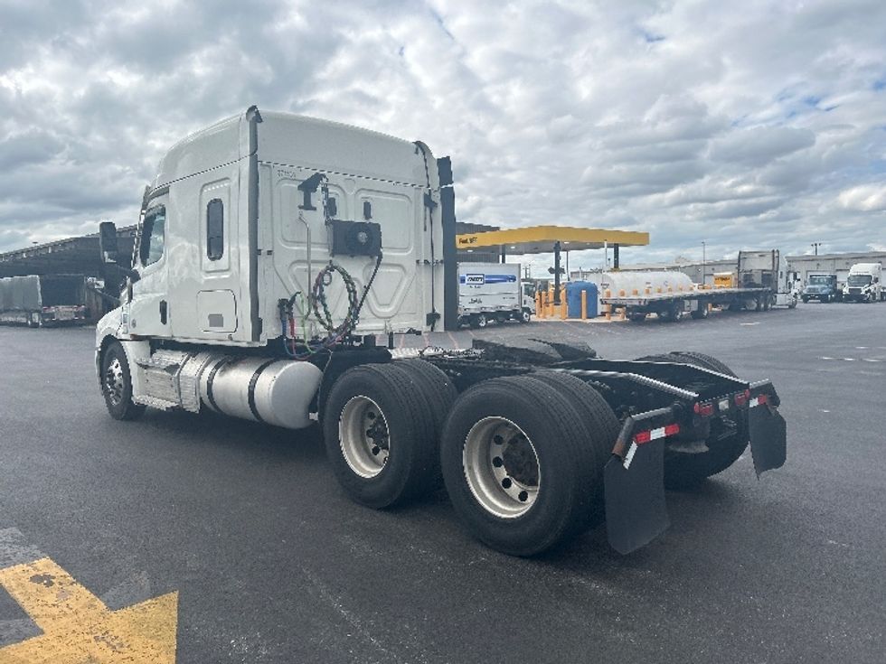 Sleeper Tractor-Heavy Duty Tractors-Freightliner-2021-T12664ST-Lowell-AR-507,521\n\t\tmiles-$ 56,750 - Image 5