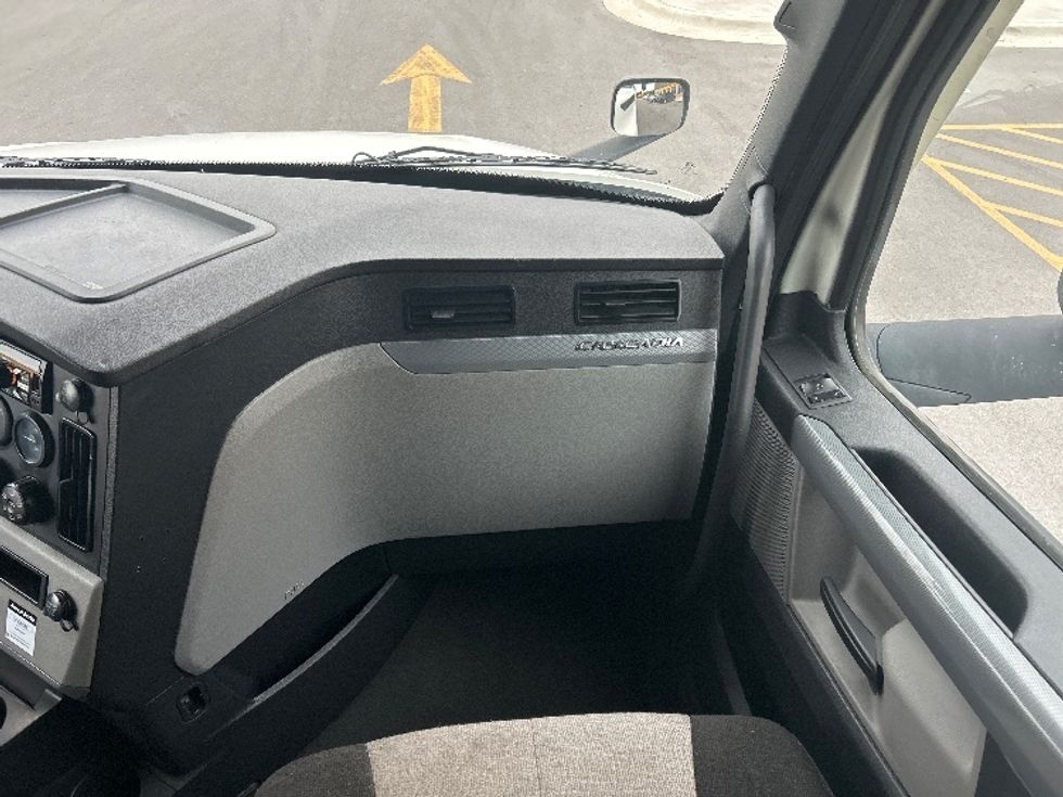 Sleeper Tractor-Heavy Duty Tractors-Freightliner-2021-T12664ST-Lowell-AR-527,595\n\t\tmiles-$ 65,750 - Image 14