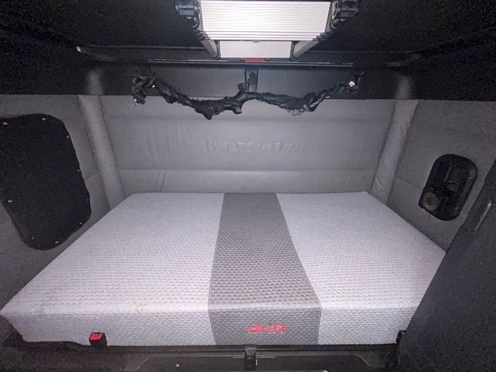 Sleeper Tractor-Heavy Duty Tractors-Freightliner-2021-T12664ST-Lowell-AR-527,595\n\t\tmiles-$ 65,750 - Image 17