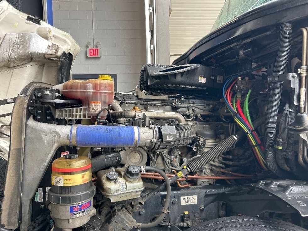 Sleeper Tractor-Heavy Duty Tractors-Freightliner-2021-T12664ST-Lowell-AR-527,595\n\t\tmiles-$ 65,750 - Image 21