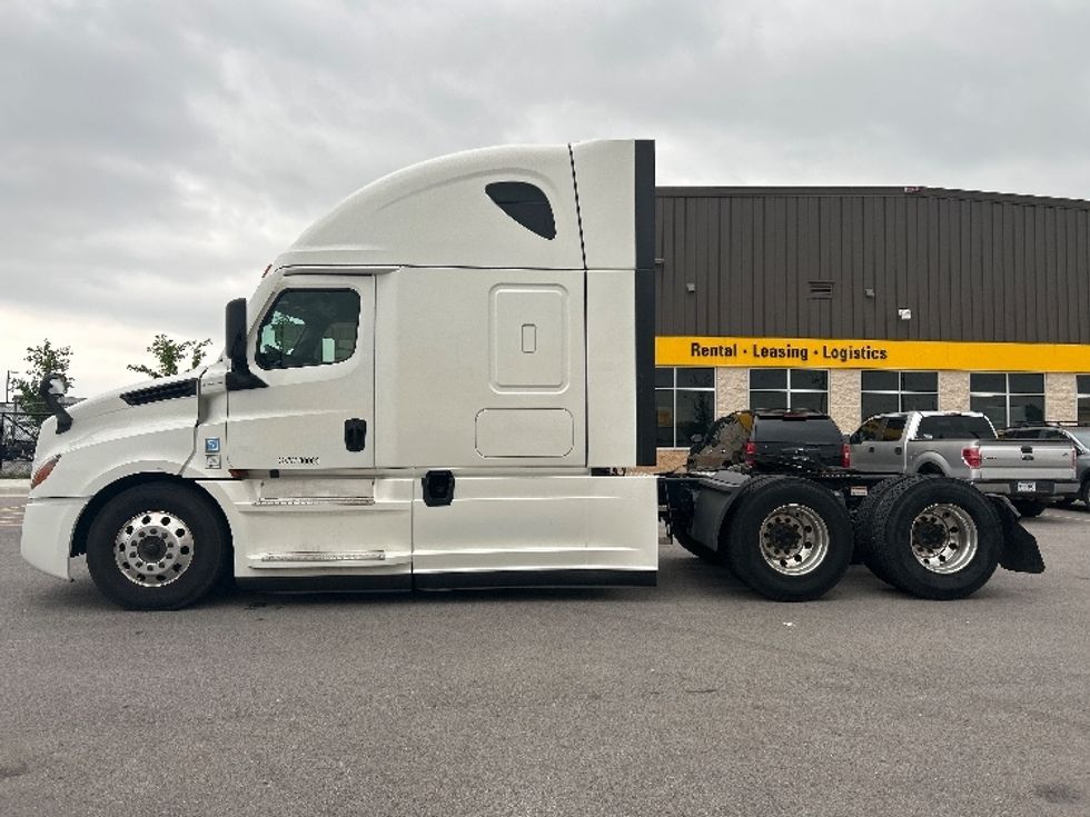 Sleeper Tractor-Heavy Duty Tractors-Freightliner-2021-T12664ST-Lowell-AR-527,595\n\t\tmiles-$ 65,750 - Image 4