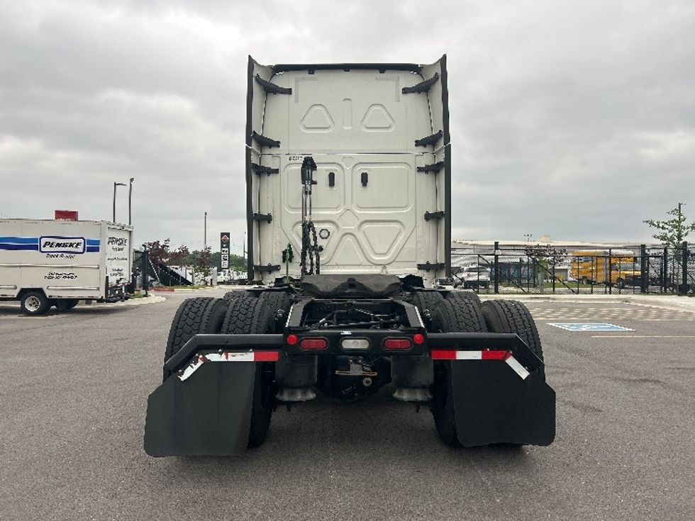 Sleeper Tractor-Heavy Duty Tractors-Freightliner-2021-T12664ST-Lowell-AR-527,595\n\t\tmiles-$ 65,750 - Image 6