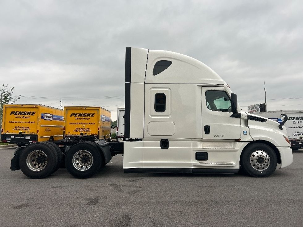 Sleeper Tractor-Heavy Duty Tractors-Freightliner-2021-T12664ST-Lowell-AR-527,595\n\t\tmiles-$ 65,750 - Image 8