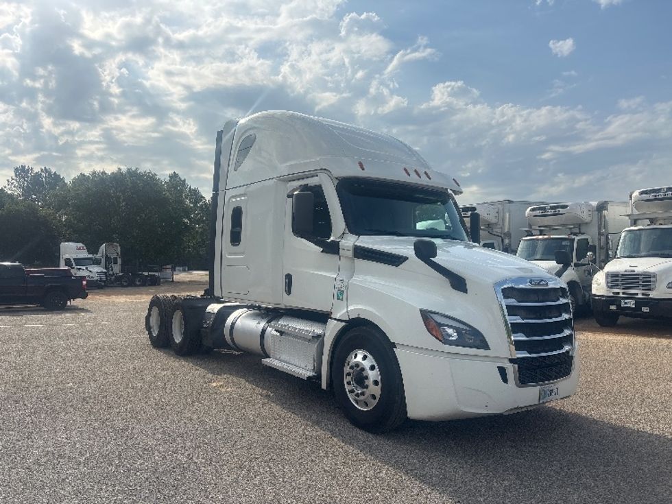 Sleeper Tractor-Heavy Duty Tractors-Freightliner-2021-T12664ST-Loxley-AL-692,979\n\t\tmiles-$ 16,250 - Image 1