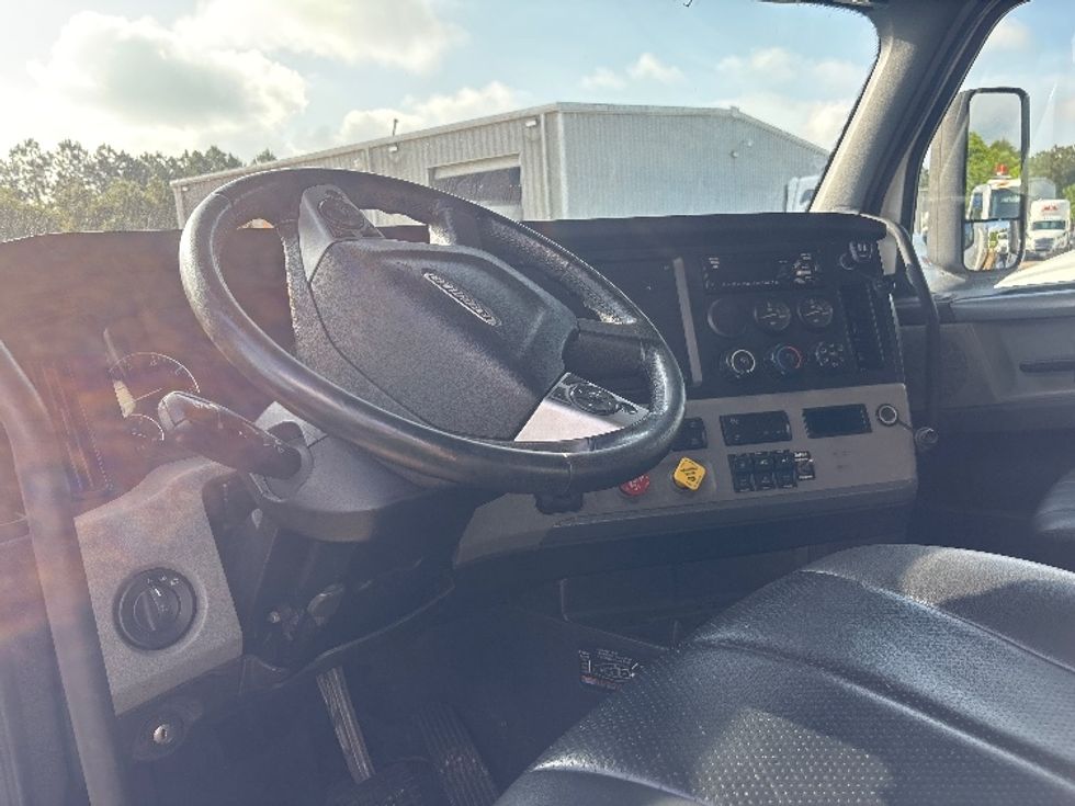 Sleeper Tractor-Heavy Duty Tractors-Freightliner-2021-T12664ST-Loxley-AL-692,979\n\t\tmiles-$ 16,250 - Image 10