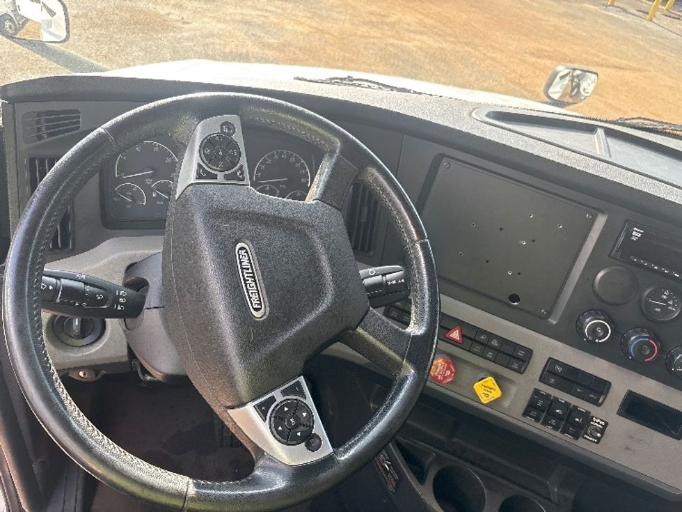 Sleeper Tractor-Heavy Duty Tractors-Freightliner-2021-T12664ST-Loxley-AL-692,979\n\t\tmiles-$ 16,250 - Image 11