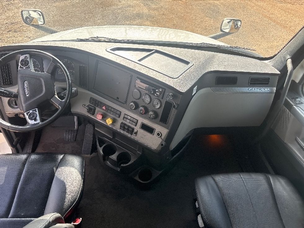 Sleeper Tractor-Heavy Duty Tractors-Freightliner-2021-T12664ST-Loxley-AL-692,979\n\t\tmiles-$ 16,250 - Image 12