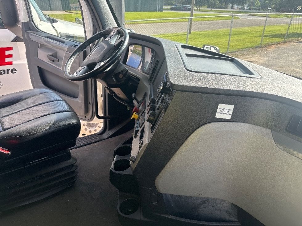 Sleeper Tractor-Heavy Duty Tractors-Freightliner-2021-T12664ST-Loxley-AL-692,979\n\t\tmiles-$ 16,250 - Image 15