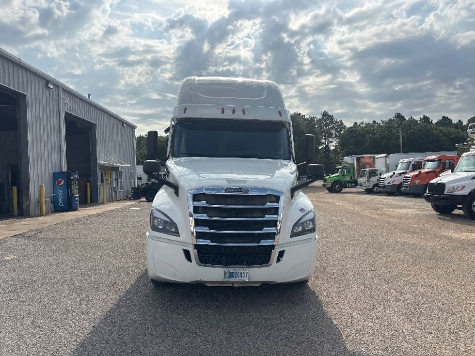 Sleeper Tractor-Heavy Duty Tractors-Freightliner-2021-T12664ST-Loxley-AL-692,979\n\t\tmiles-$ 16,250 - Image 2