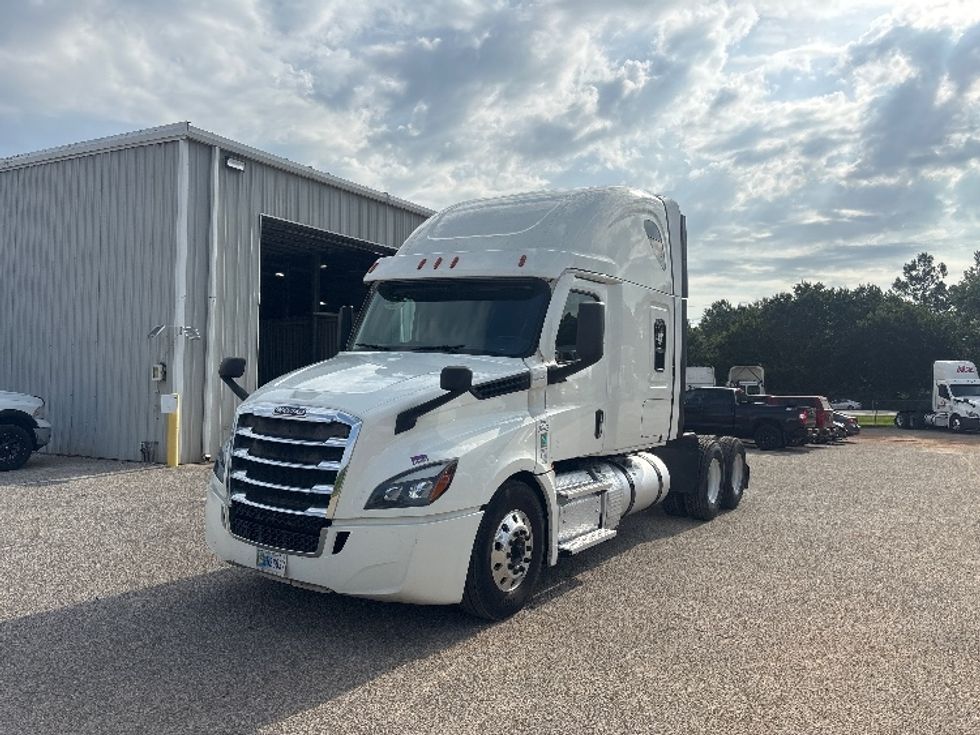 Sleeper Tractor-Heavy Duty Tractors-Freightliner-2021-T12664ST-Loxley-AL-692,979\n\t\tmiles-$ 16,250 - Image 3