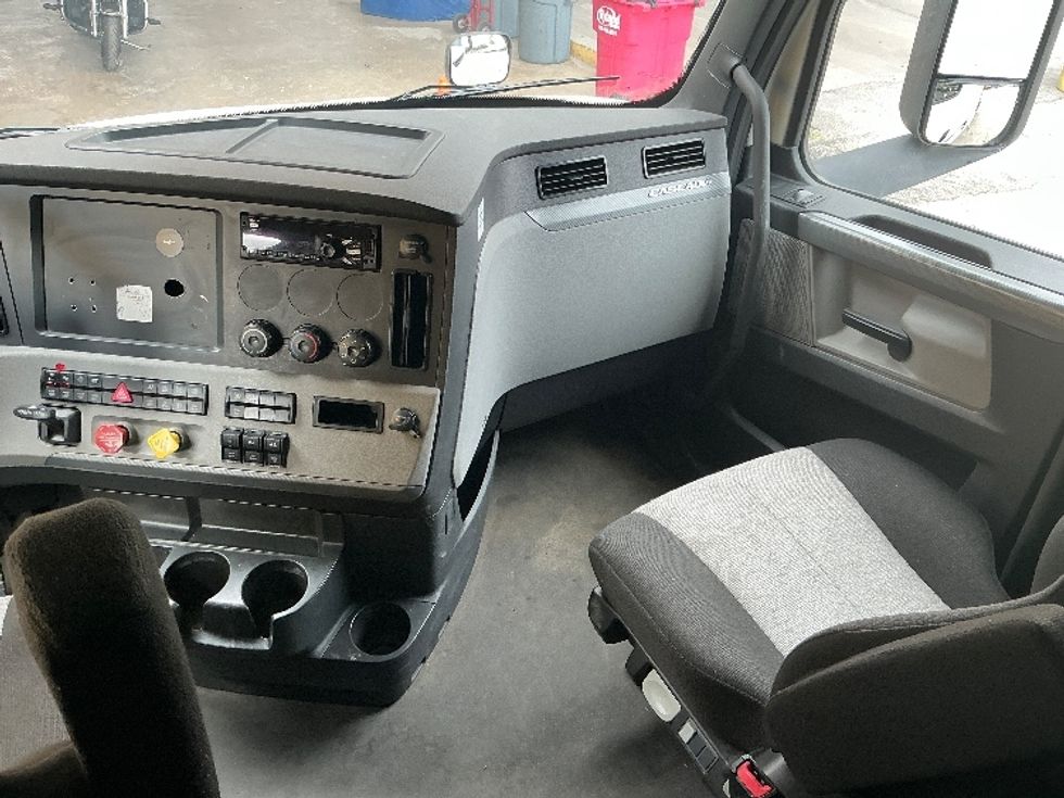 Sleeper Tractor-Heavy Duty Tractors-Freightliner-2021-T12664ST-Macon-GA-533,525\n\t\tmiles-$ 62,250 - Image 15