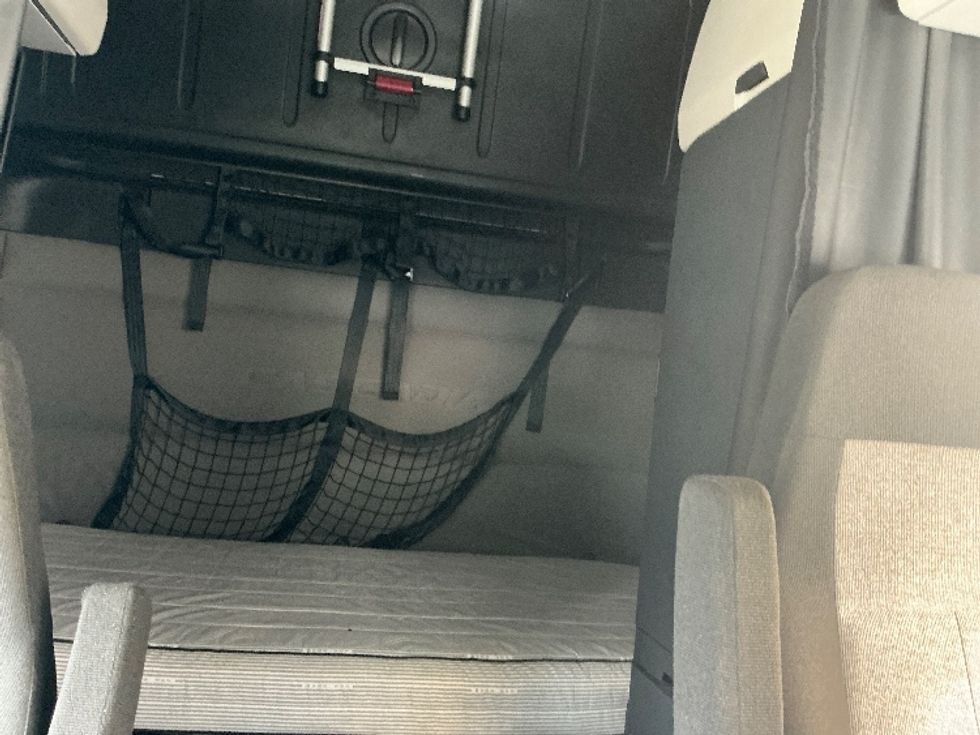 Sleeper Tractor-Heavy Duty Tractors-Freightliner-2021-T12664ST-Macon-GA-533,525\n\t\tmiles-$ 62,250 - Image 16