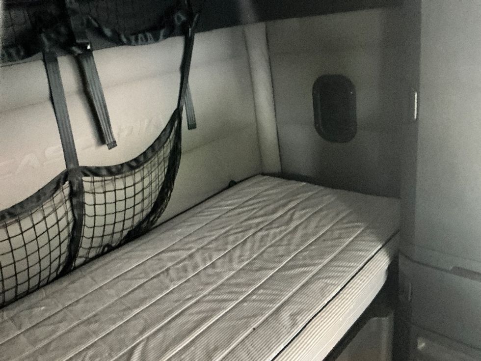 Sleeper Tractor-Heavy Duty Tractors-Freightliner-2021-T12664ST-Macon-GA-533,525\n\t\tmiles-$ 62,250 - Image 17