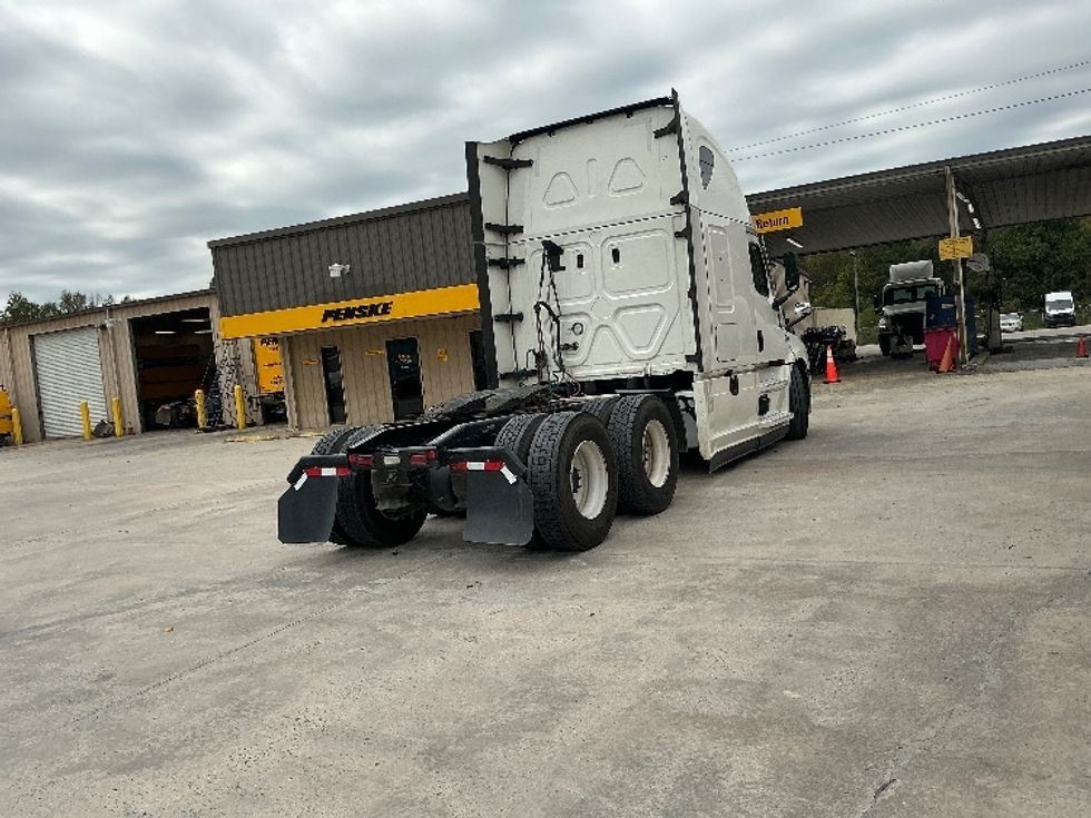 Sleeper Tractor-Heavy Duty Tractors-Freightliner-2021-T12664ST-Macon-GA-533,525\n\t\tmiles-$ 62,250 - Image 7