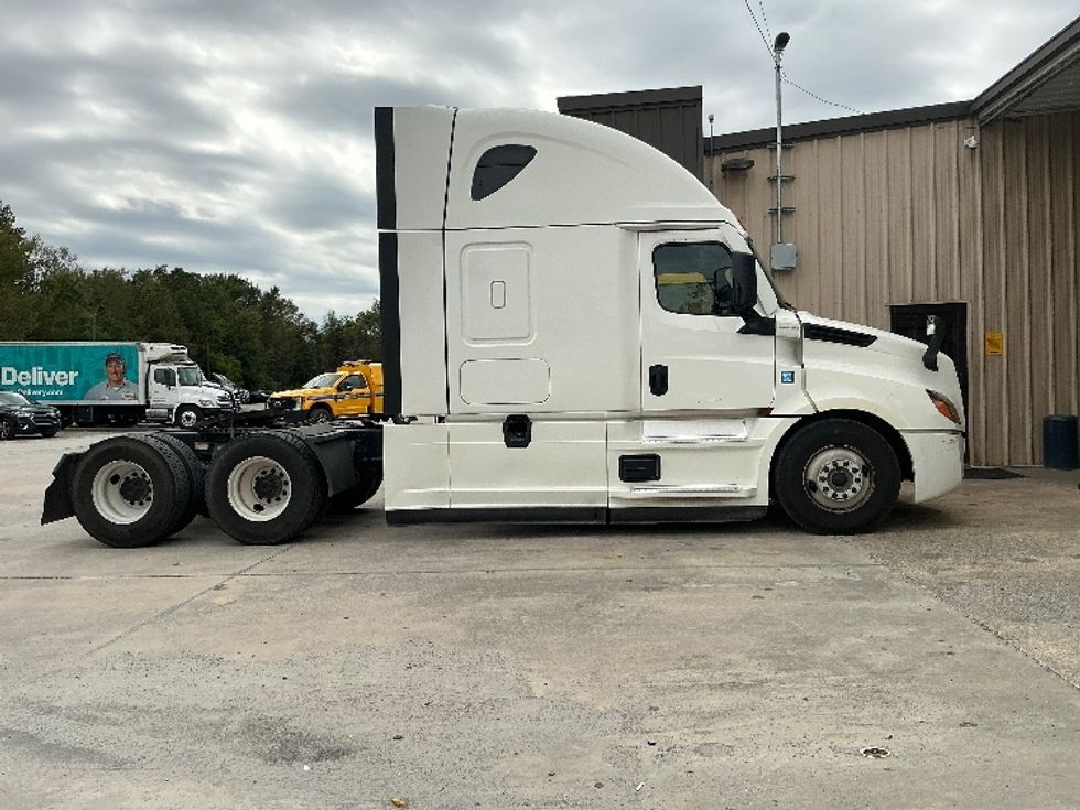Sleeper Tractor-Heavy Duty Tractors-Freightliner-2021-T12664ST-Macon-GA-533,525\n\t\tmiles-$ 62,250 - Image 8