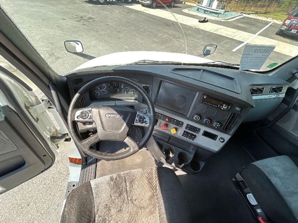 Sleeper Tractor-Heavy Duty Tractors-Freightliner-2021-T12664ST-Macon-GA-711,578\n\t\tmiles-$ 40,250 - Image 11