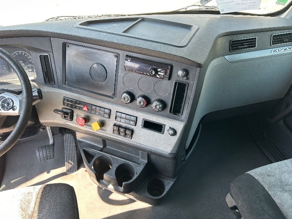 Sleeper Tractor-Heavy Duty Tractors-Freightliner-2021-T12664ST-Macon-GA-711,578\n\t\tmiles-$ 40,250 - Image 12