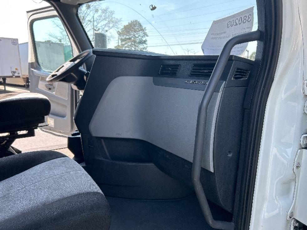 Sleeper Tractor-Heavy Duty Tractors-Freightliner-2021-T12664ST-Macon-GA-711,578\n\t\tmiles-$ 40,250 - Image 15