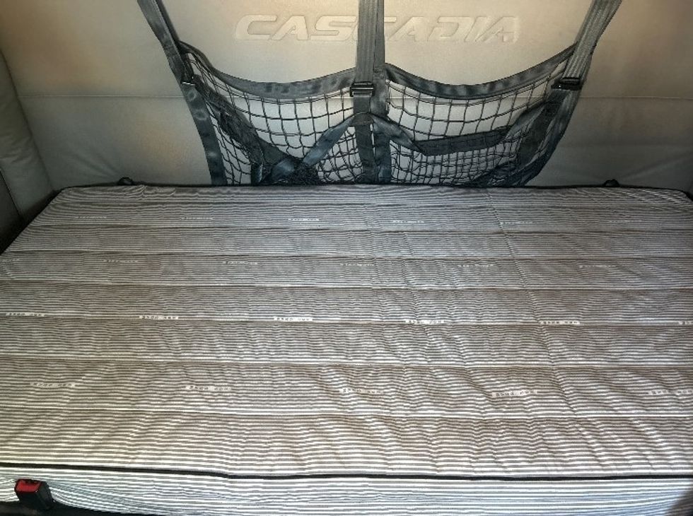 Sleeper Tractor-Heavy Duty Tractors-Freightliner-2021-T12664ST-Macon-GA-711,578\n\t\tmiles-$ 40,250 - Image 17