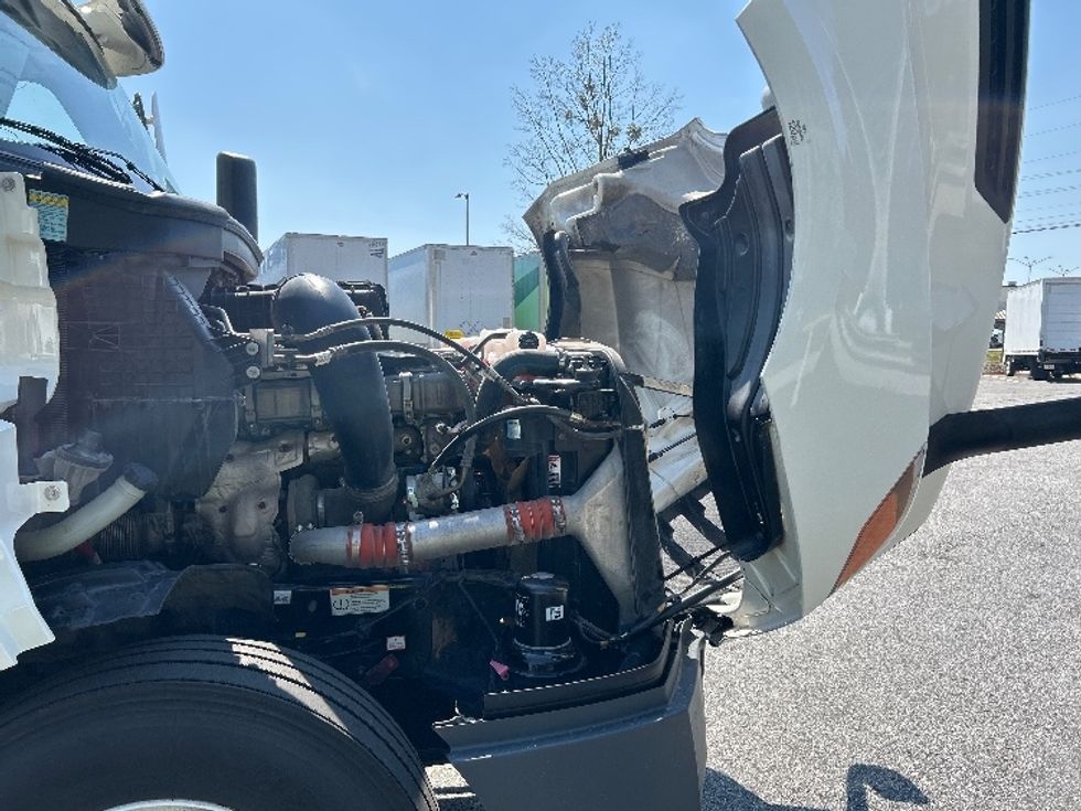 Sleeper Tractor-Heavy Duty Tractors-Freightliner-2021-T12664ST-Macon-GA-711,578\n\t\tmiles-$ 40,250 - Image 20