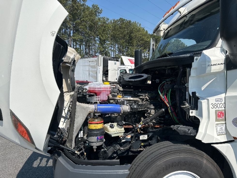 Sleeper Tractor-Heavy Duty Tractors-Freightliner-2021-T12664ST-Macon-GA-711,578\n\t\tmiles-$ 40,250 - Image 21