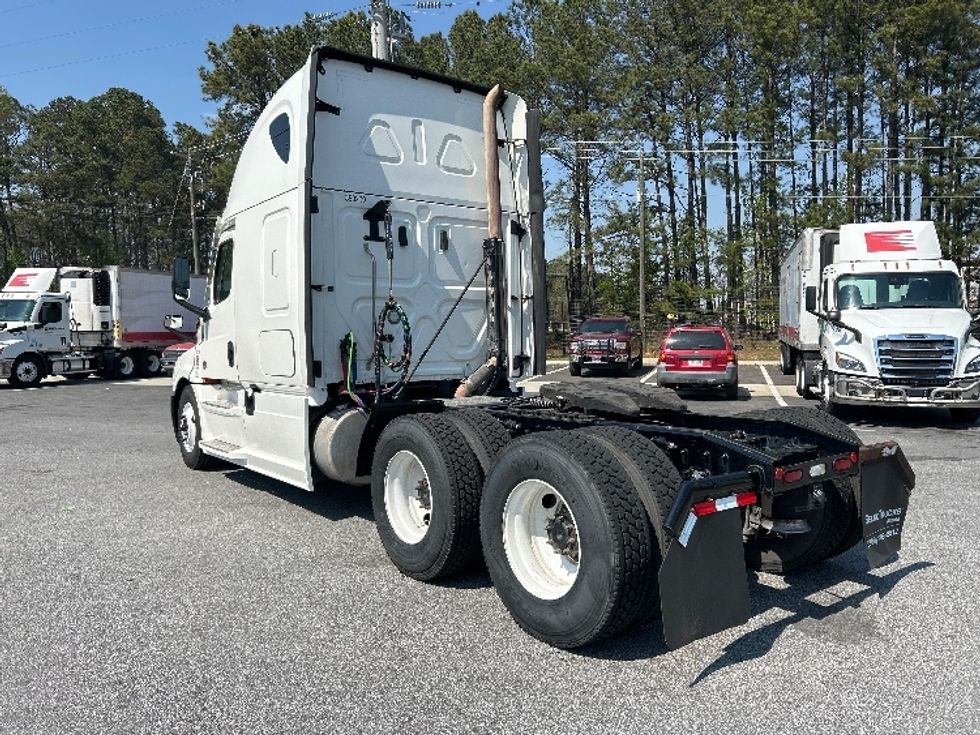 Sleeper Tractor-Heavy Duty Tractors-Freightliner-2021-T12664ST-Macon-GA-711,578\n\t\tmiles-$ 40,250 - Image 5