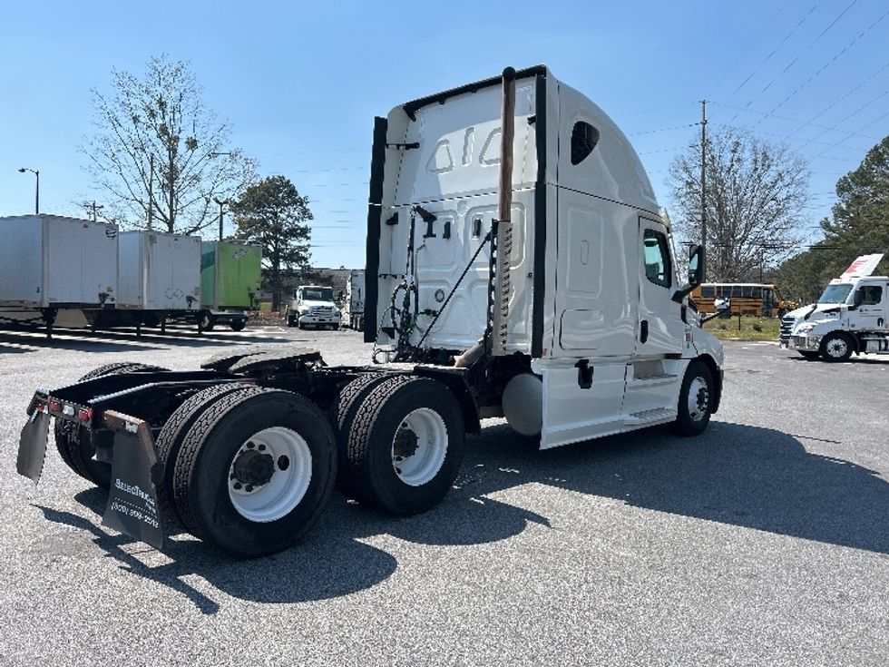 Sleeper Tractor-Heavy Duty Tractors-Freightliner-2021-T12664ST-Macon-GA-711,578\n\t\tmiles-$ 40,250 - Image 7