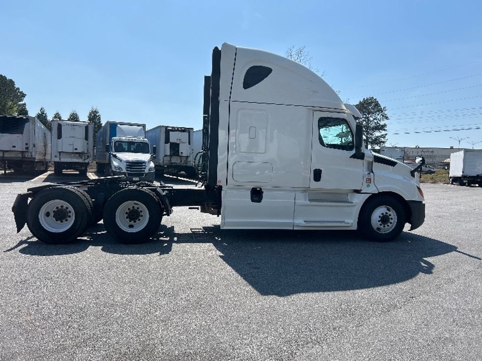 Sleeper Tractor-Heavy Duty Tractors-Freightliner-2021-T12664ST-Macon-GA-711,578\n\t\tmiles-$ 40,250 - Image 8