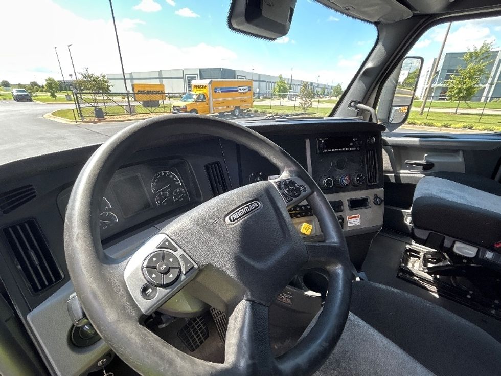 Sleeper Tractor-Heavy Duty Tractors-Freightliner-2021-T12664ST-Madison-AL-545,666\n\t\tmiles-$ 65,750 - Image 10