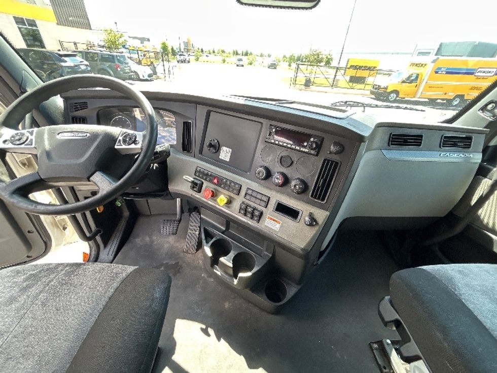 Sleeper Tractor-Heavy Duty Tractors-Freightliner-2021-T12664ST-Madison-AL-545,666\n\t\tmiles-$ 65,750 - Image 12