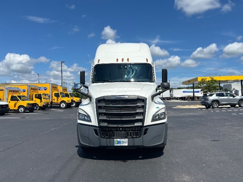 Sleeper Tractor-Heavy Duty Tractors-Freightliner-2021-T12664ST-Madison-AL-545,666\n\t\tmiles-$ 65,750 - Image 2