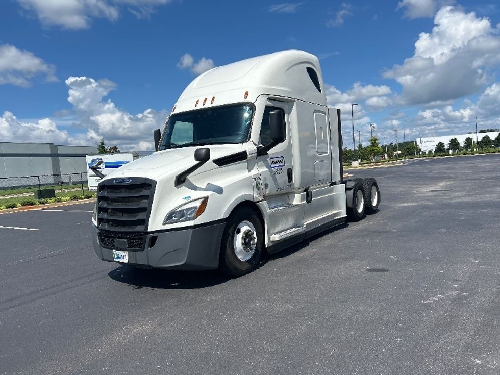 Sleeper Tractor-Heavy Duty Tractors-Freightliner-2021-T12664ST-Madison-AL-545,666\n\t\tmiles-$ 65,750 - Image 3
