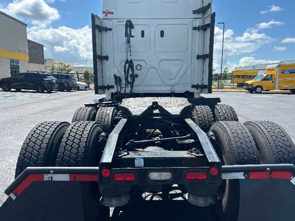 Sleeper Tractor-Heavy Duty Tractors-Freightliner-2021-T12664ST-Madison-AL-545,666\n\t\tmiles-$ 65,750 - Image 6