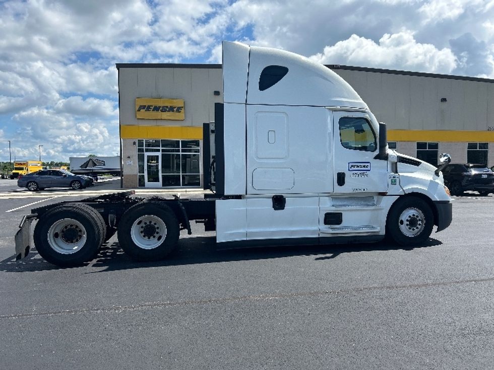 Sleeper Tractor-Heavy Duty Tractors-Freightliner-2021-T12664ST-Madison-AL-545,666\n\t\tmiles-$ 65,750 - Image 8