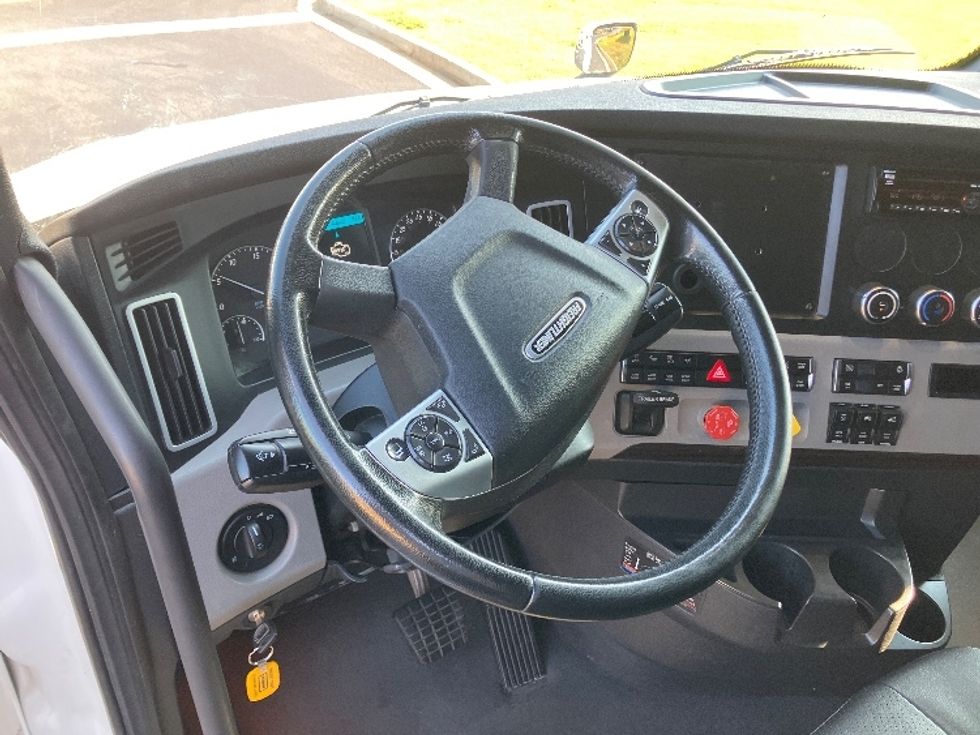 Sleeper Tractor-Heavy Duty Tractors-Freightliner-2021-T12664ST-Madison-AL-546,840\n\t\tmiles-$ 64,500 - Image 10
