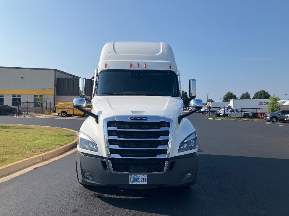 Sleeper Tractor-Heavy Duty Tractors-Freightliner-2021-T12664ST-Madison-AL-546,840\n\t\tmiles-$ 64,500 - Image 2