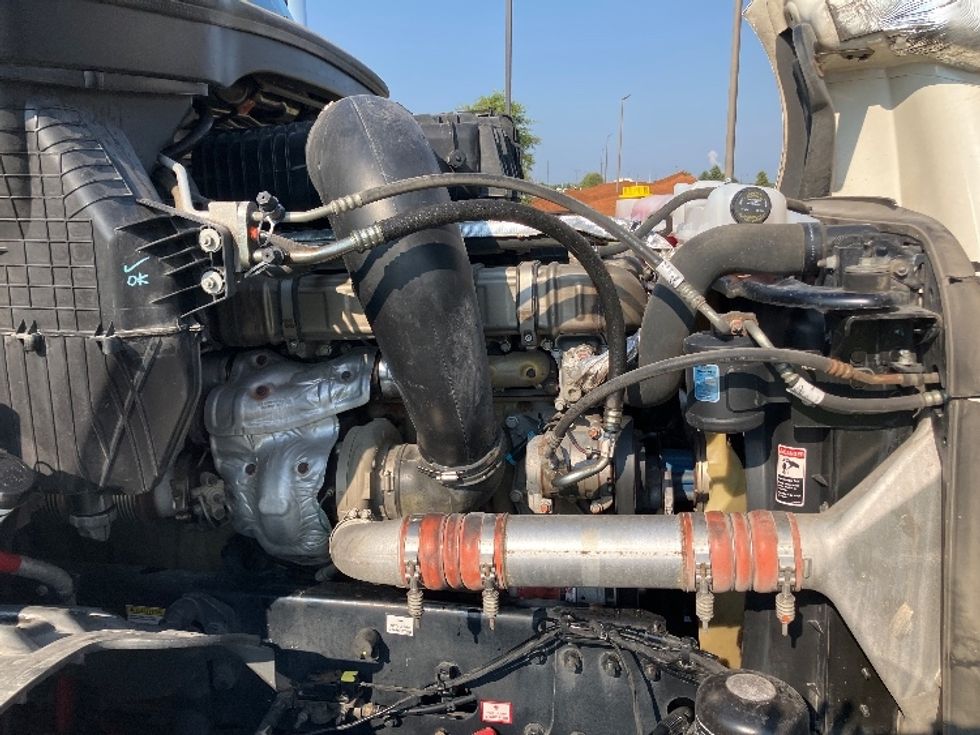 Sleeper Tractor-Heavy Duty Tractors-Freightliner-2021-T12664ST-Madison-AL-546,840\n\t\tmiles-$ 64,500 - Image 21