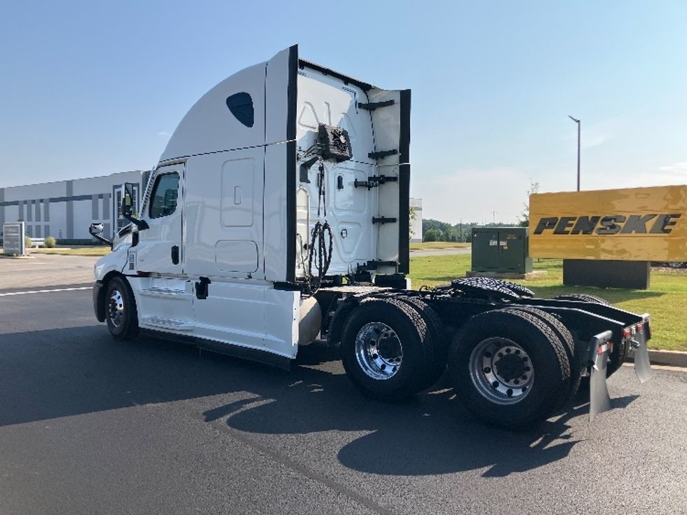 Sleeper Tractor-Heavy Duty Tractors-Freightliner-2021-T12664ST-Madison-AL-546,840\n\t\tmiles-$ 64,500 - Image 5