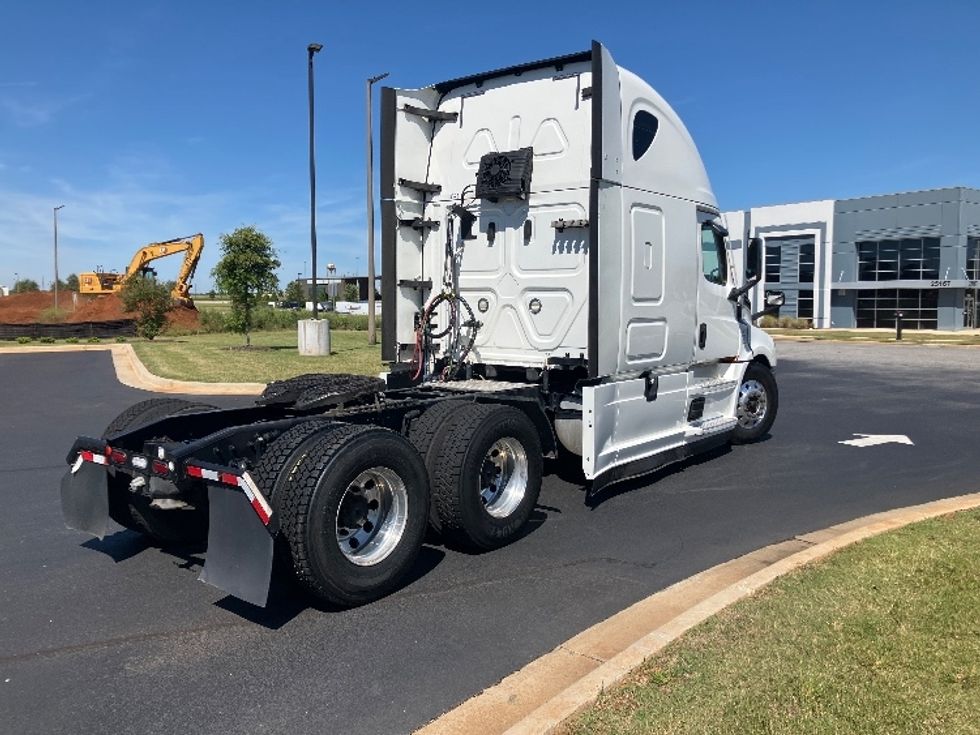 Sleeper Tractor-Heavy Duty Tractors-Freightliner-2021-T12664ST-Madison-AL-546,840\n\t\tmiles-$ 64,500 - Image 7