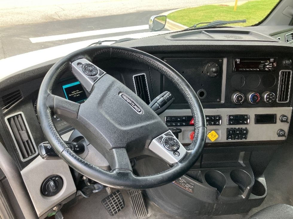 Sleeper Tractor-Heavy Duty Tractors-Freightliner-2021-T12664ST-Madison-AL-576,000\n\t\tmiles-$ 62,500 - Image 10