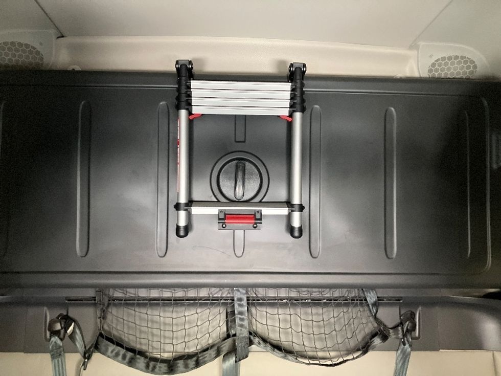 Sleeper Tractor-Heavy Duty Tractors-Freightliner-2021-T12664ST-Madison-AL-576,000\n\t\tmiles-$ 62,500 - Image 16