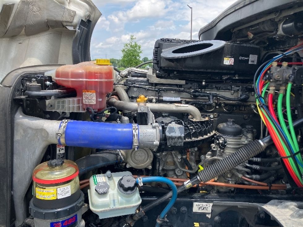 Sleeper Tractor-Heavy Duty Tractors-Freightliner-2021-T12664ST-Madison-AL-576,000\n\t\tmiles-$ 62,500 - Image 19