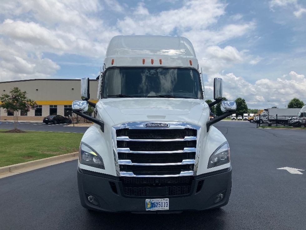 Sleeper Tractor-Heavy Duty Tractors-Freightliner-2021-T12664ST-Madison-AL-576,000\n\t\tmiles-$ 62,500 - Image 2