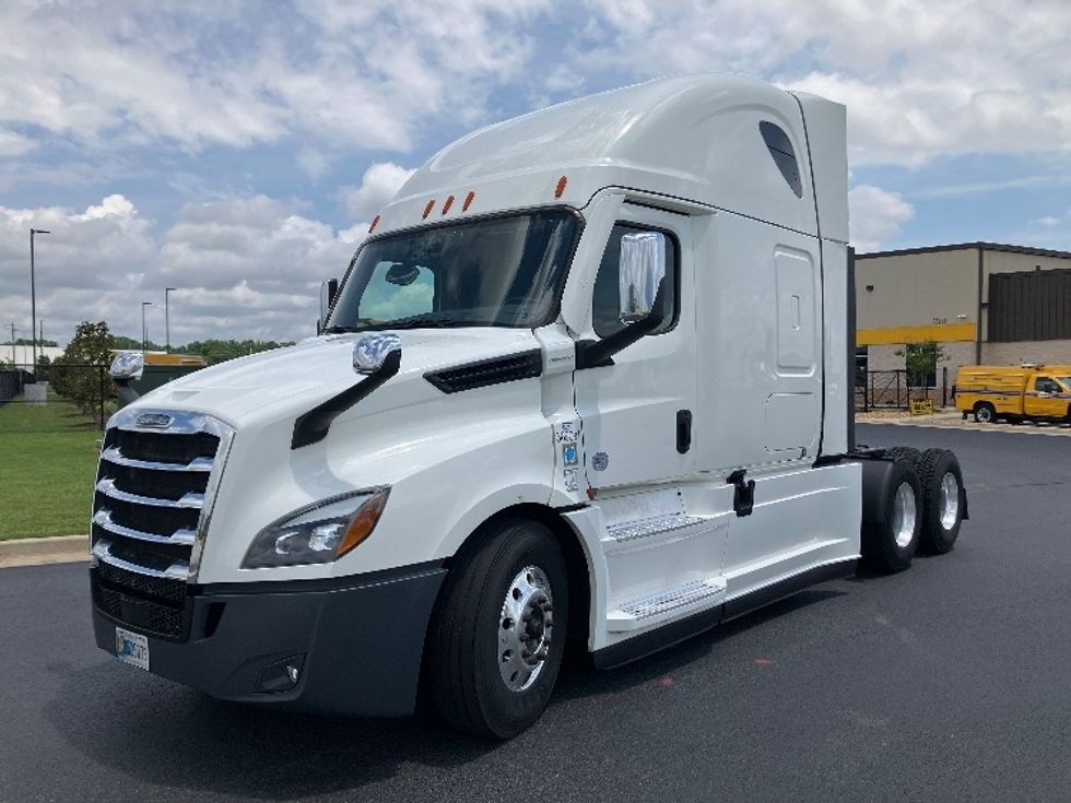 Sleeper Tractor-Heavy Duty Tractors-Freightliner-2021-T12664ST-Madison-AL-576,000\n\t\tmiles-$ 62,500 - Image 3
