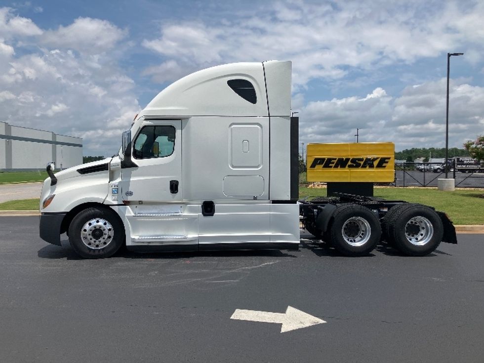 Sleeper Tractor-Heavy Duty Tractors-Freightliner-2021-T12664ST-Madison-AL-576,000\n\t\tmiles-$ 62,500 - Image 4