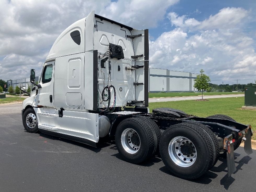 Sleeper Tractor-Heavy Duty Tractors-Freightliner-2021-T12664ST-Madison-AL-576,000\n\t\tmiles-$ 62,500 - Image 5