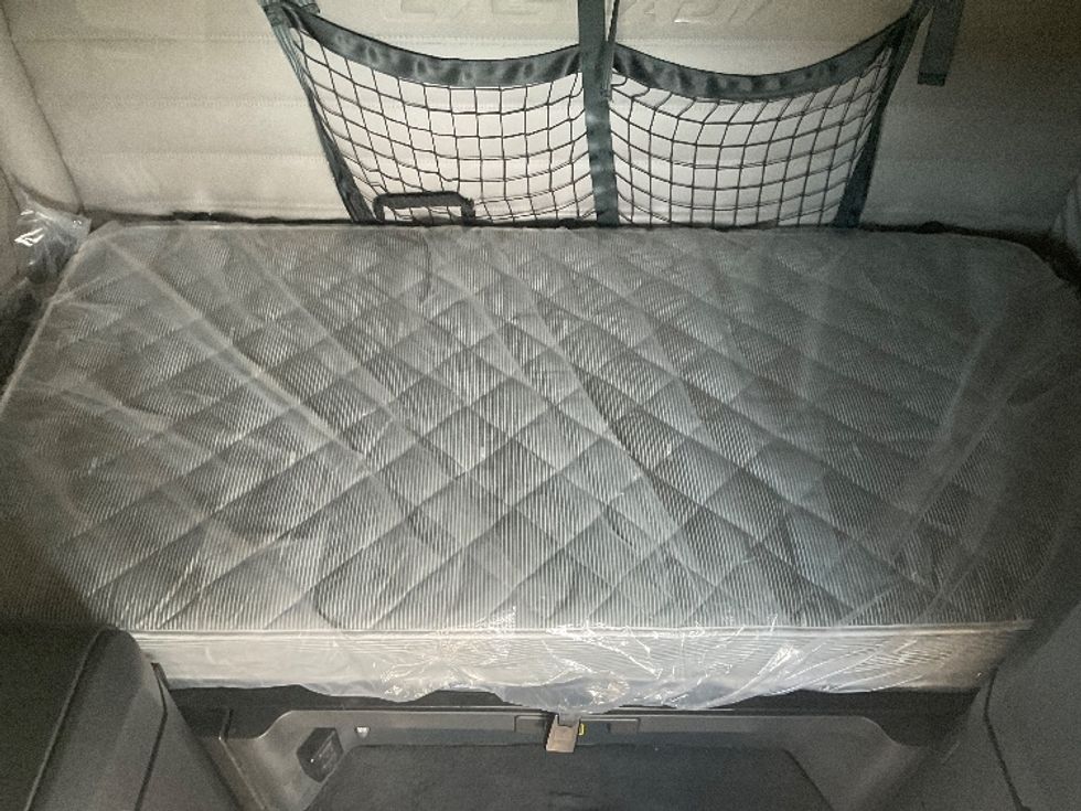 Sleeper Tractor-Heavy Duty Tractors-Freightliner-2021-T12664ST-Madison-AL-588,000\n\t\tmiles-$ 62,250 - Image 16